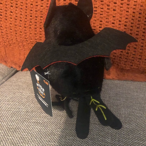 2024 Featherly Felt Bat Bird “Batrick” from Hyde & EEK! - Picture 4 of 4